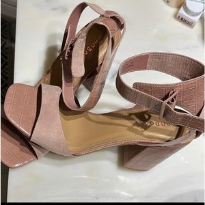 Bamboo Blush Heels NWOT!!!!!!